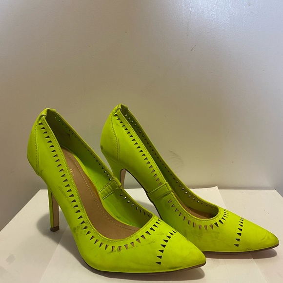 Charlotte Russe Ladies Pumps - Picture 2 of 4